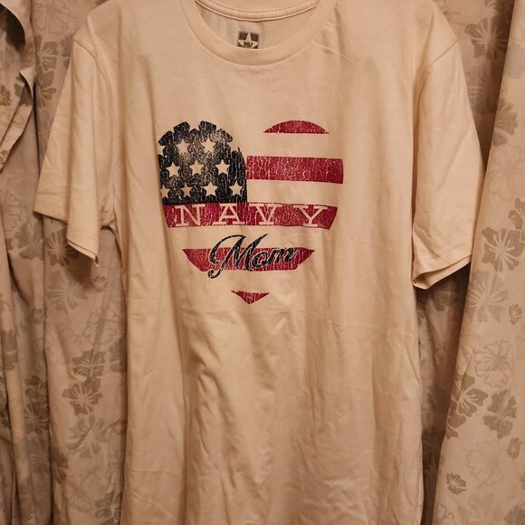 "United States Navy Mom" Women's T-Shirt Size Large. By MV Sport. 100% cotton. C - Picture 1 of 4